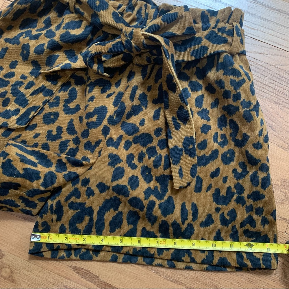 Forever 21 Leopard Print Corduroy Shorts - Size Medium - EUC - Picture 8 of 9